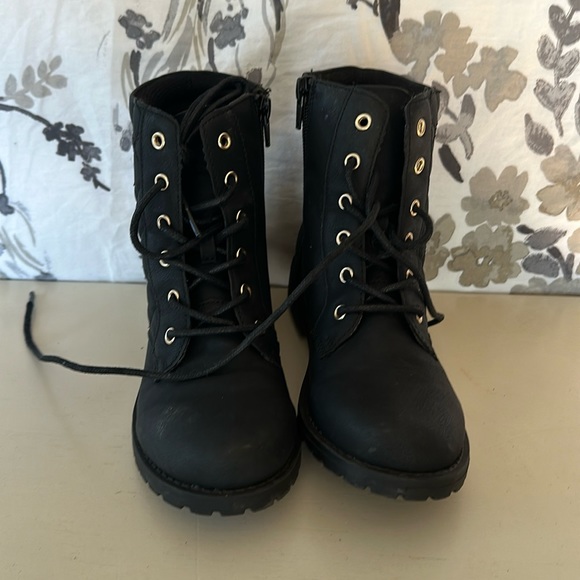 Size 3 girls boots - Picture 1 of 3